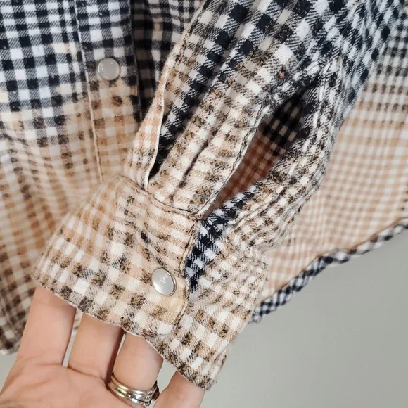 Comfort Outfitter women's bleach dyed flannel w/Johnny Cash emblem on back - Picture 4 of 7